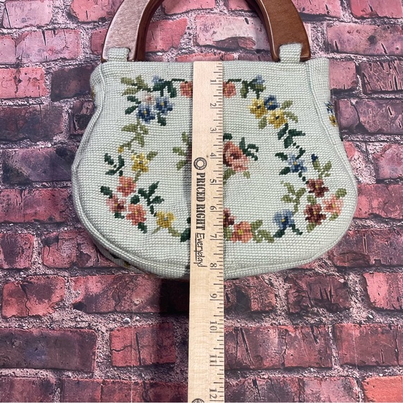 Vintage Handcrafted Floral Tapestry Handbag Needlepoint Cutch Bag Wooden Handle - Picture 13 of 14